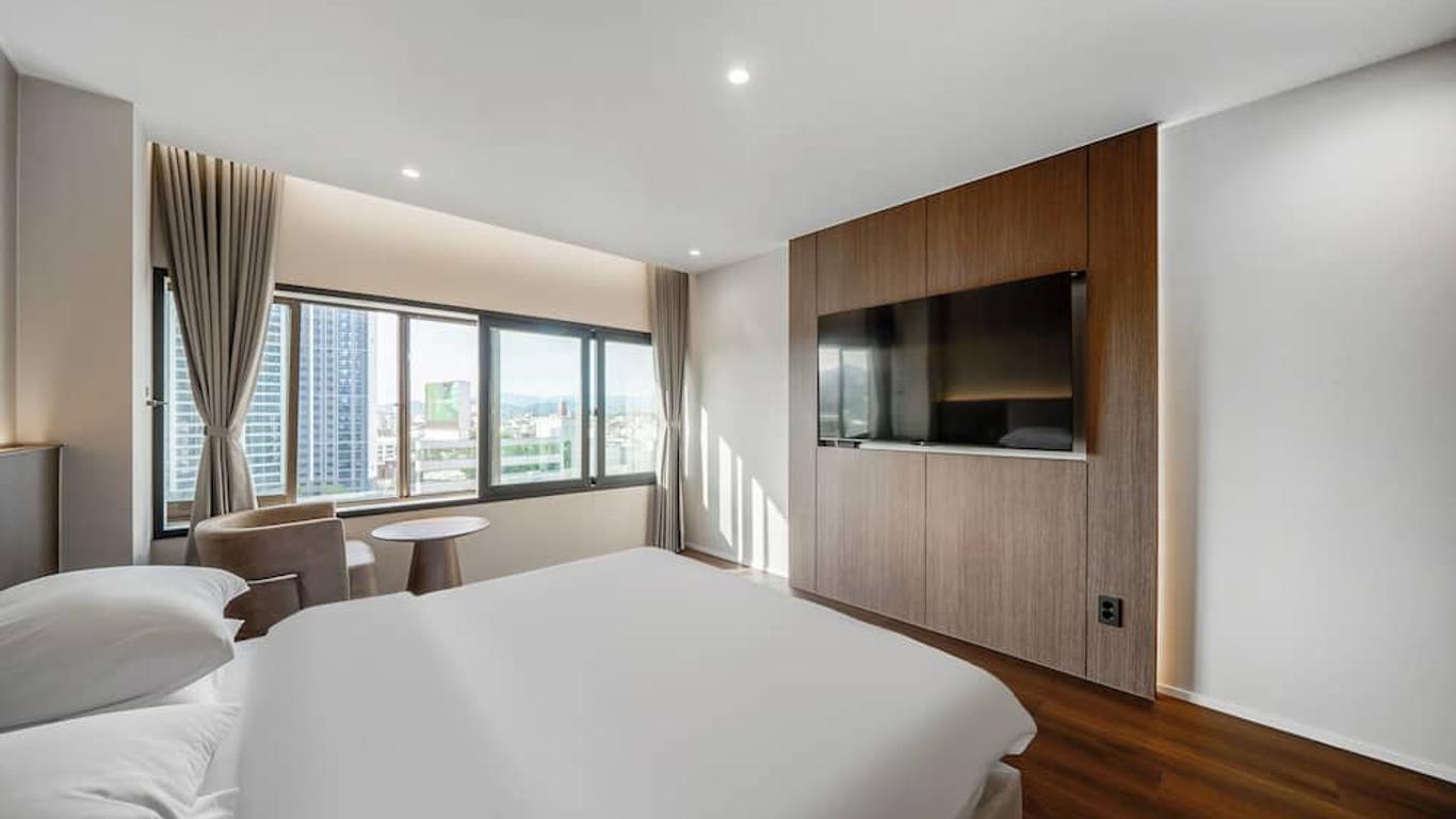 Crystal Hotel Daegu