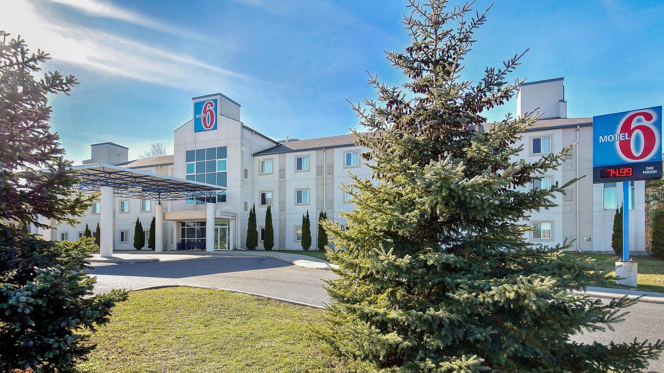 Motel 6 Peterborough On