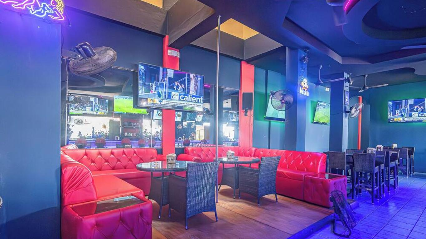 Hotel & Sport Bar Oz