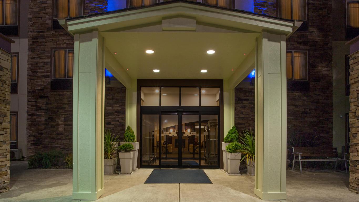 Holiday Inn Express & Suites Newport