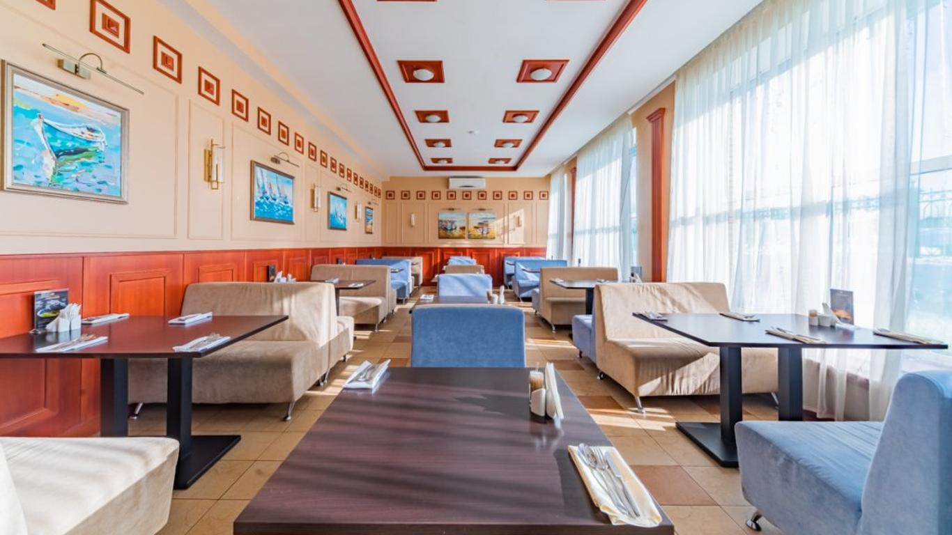 Novy Bereg Hotel Yacht Club