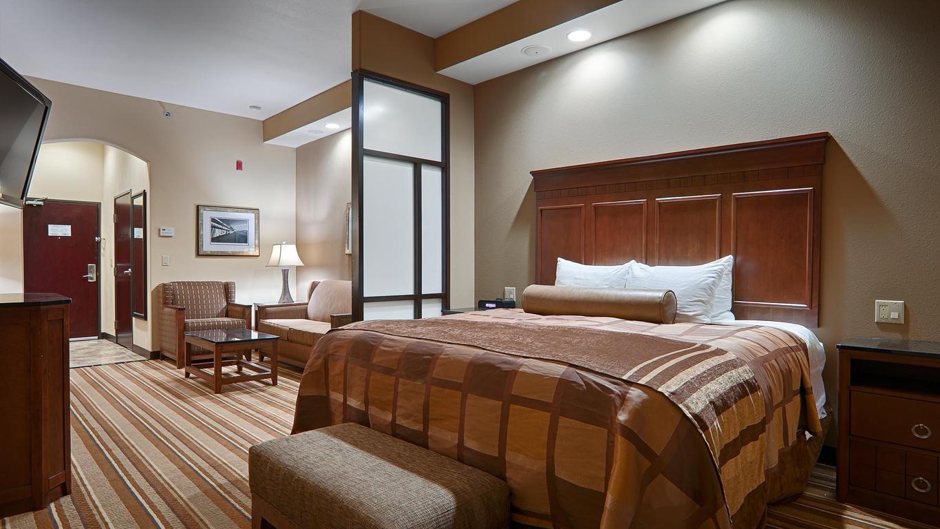 Best Western Plus KC Speedway Inn & Suites