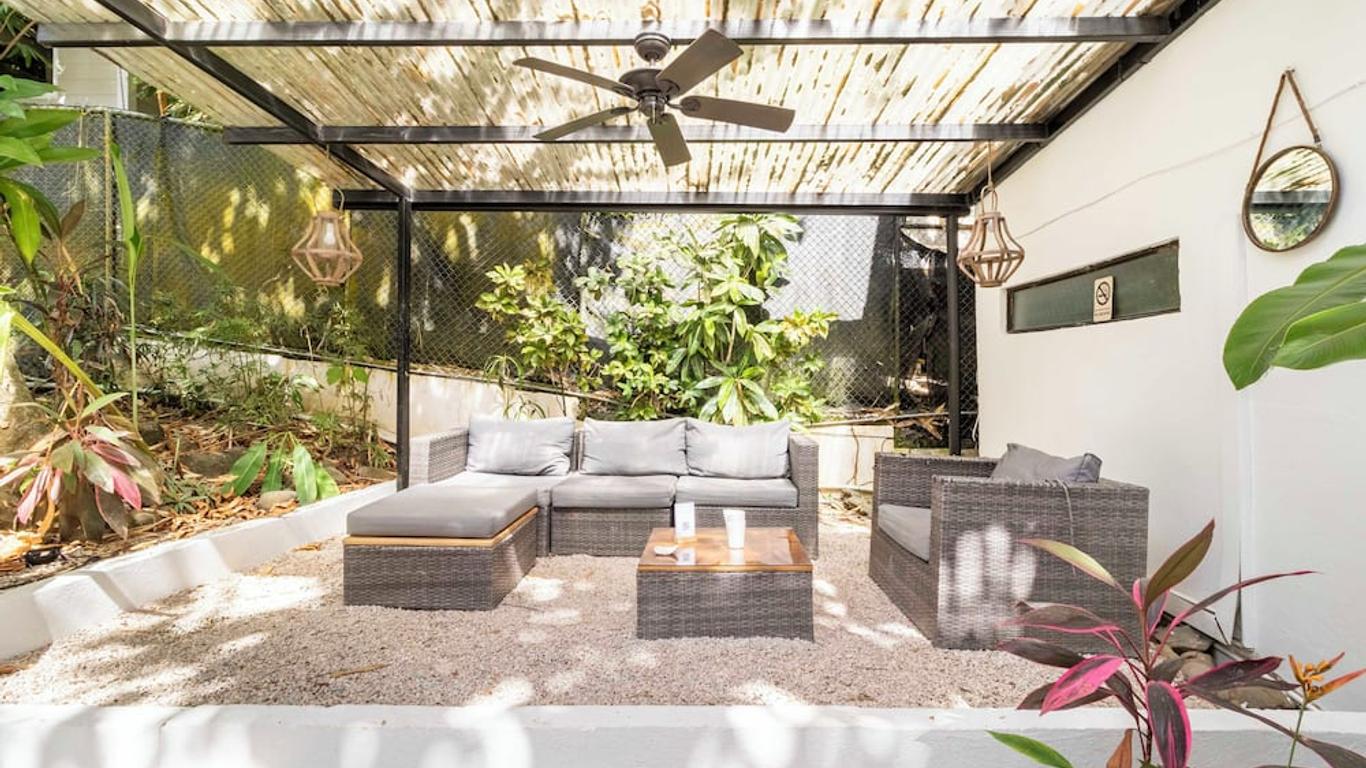 Believe Surf & Yoga Lodge Santa Teresa