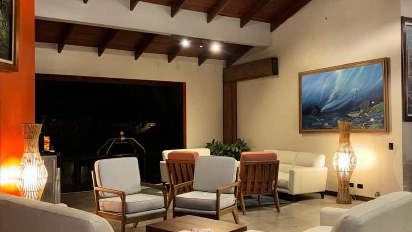 Papagayo Golden Palms Beachfront Hotel
